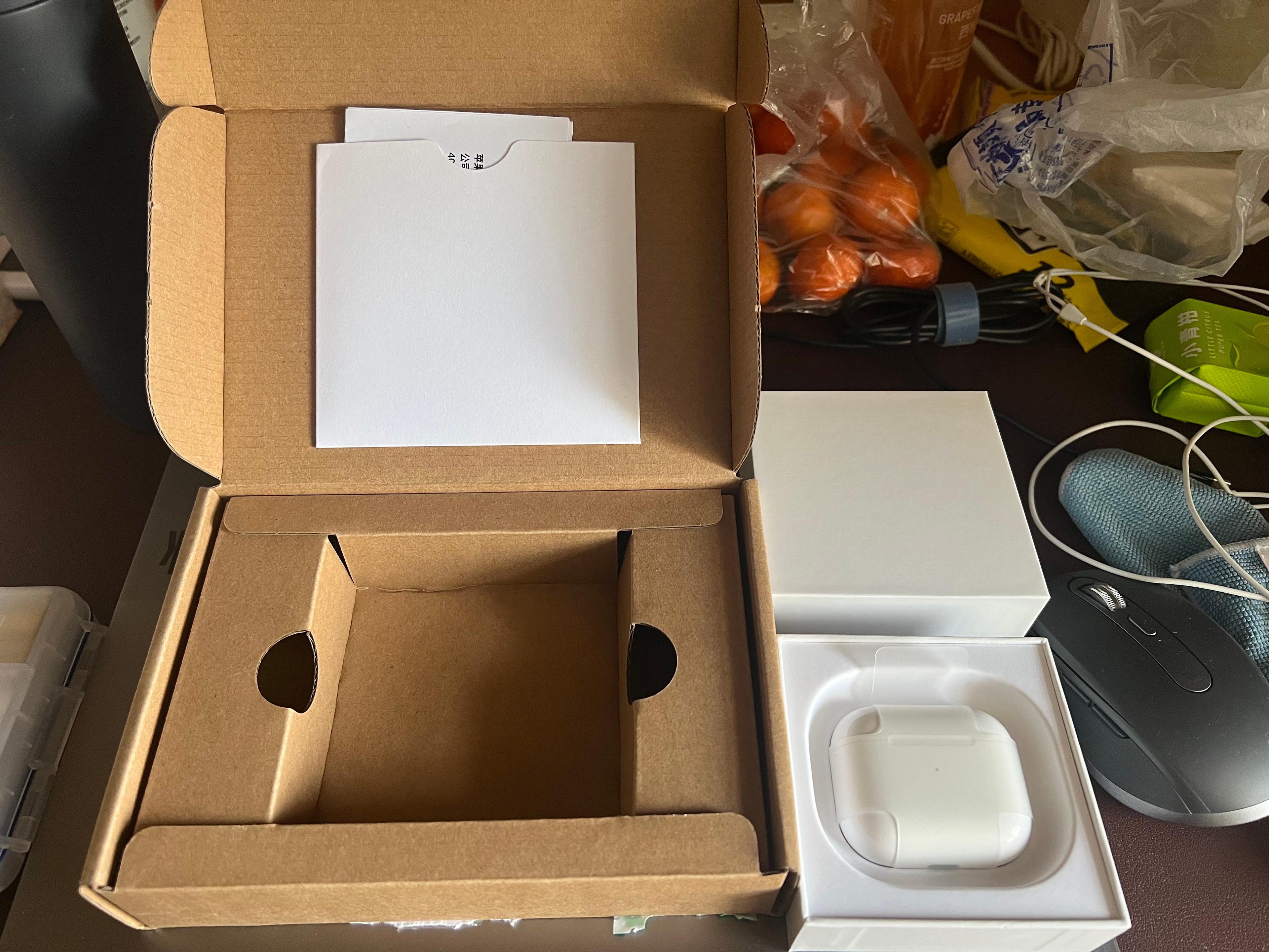 Packaging for the new Airpods